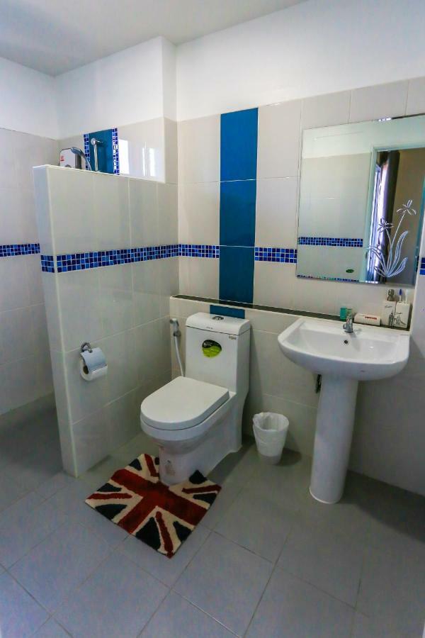Tempo Plus Apartment Mae Sot Buitenkant foto