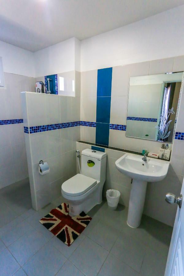 Tempo Plus Apartment Mae Sot Buitenkant foto